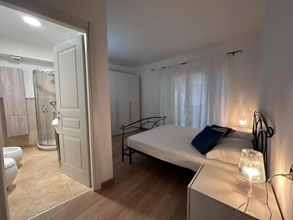 Trilocale Deluxe Fronte Spiaggia サンタ・テレーザ・ガッルーラ イタリア