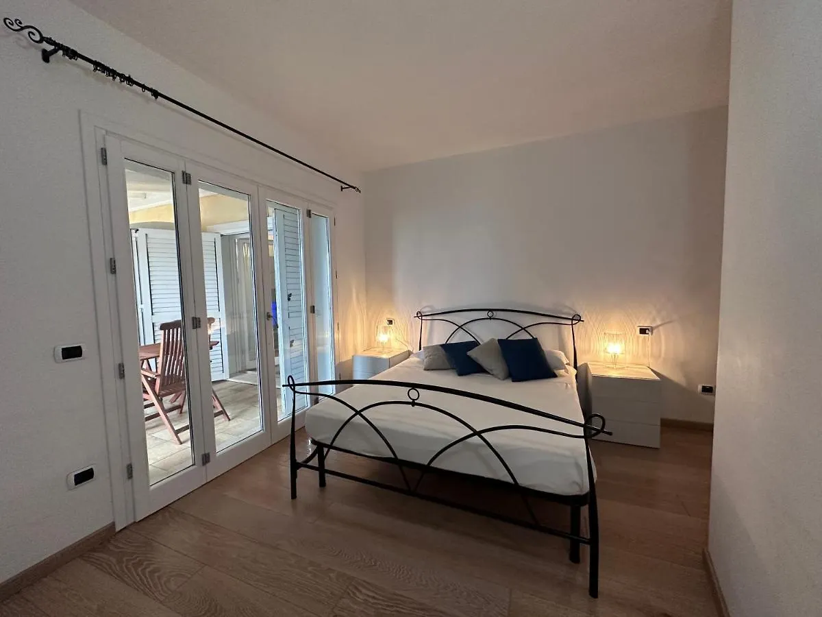 Trilocale Deluxe Fronte Spiaggia サンタ・テレーザ・ガッルーラ 0*,